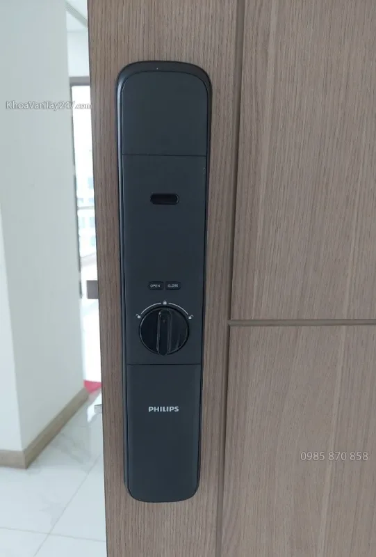 Hình ảnh lắp đặt Khóa Cửa Nhận Diện Gương Mặt Philips DDL702 thực tế - Ảnh 1